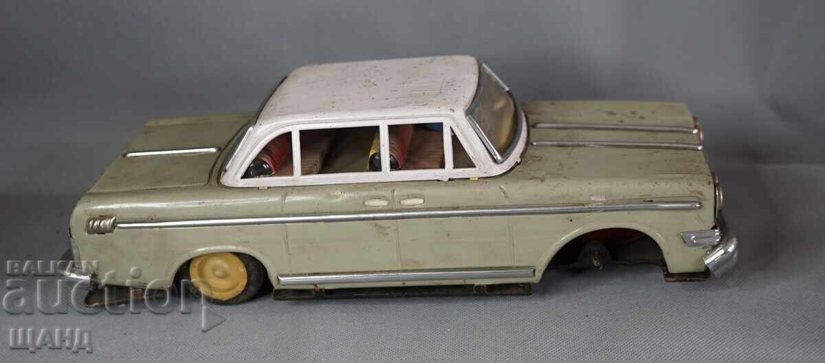 Auction ME 728 Old Chinese Metal Toy Model with Driver Auction ME 728 Old Chinese Metal Toy Model with Driver