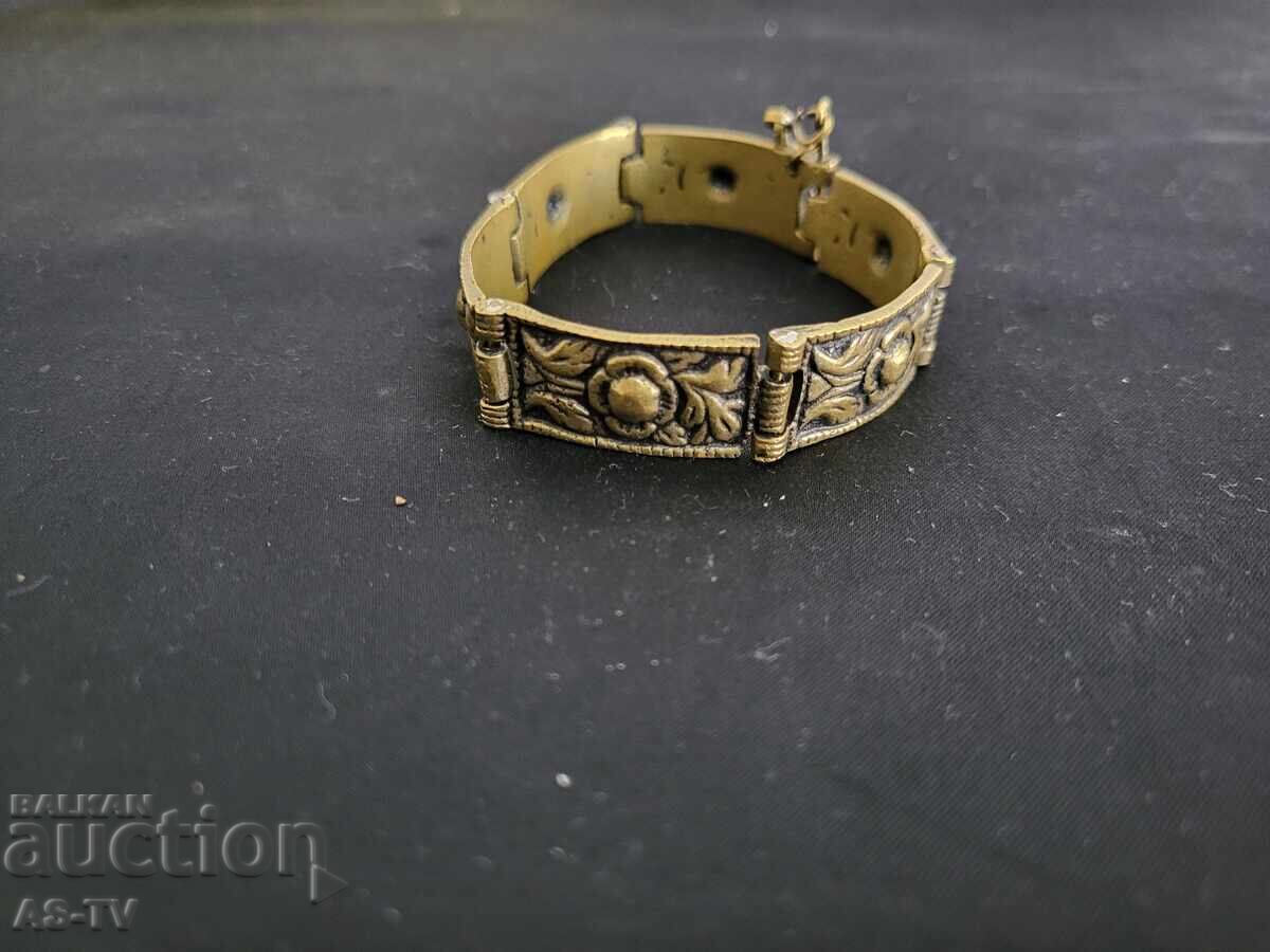 Delivery of Old bracelet