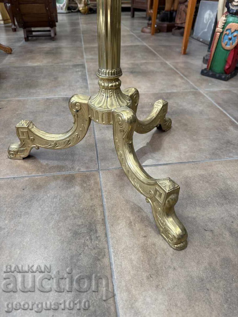 Auction Static Hanger No. 7400 Auction Static Hanger No. 7400