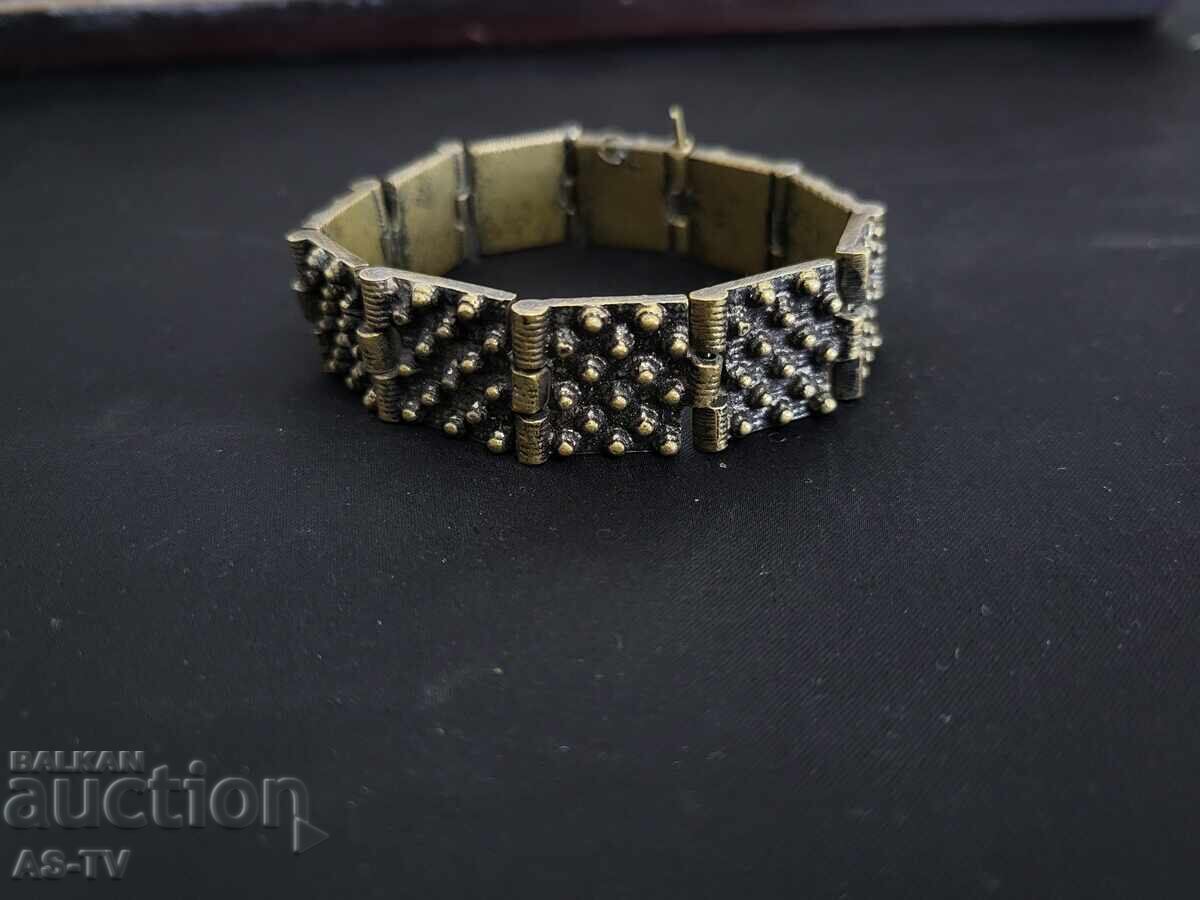 Delivery of Old bracelet