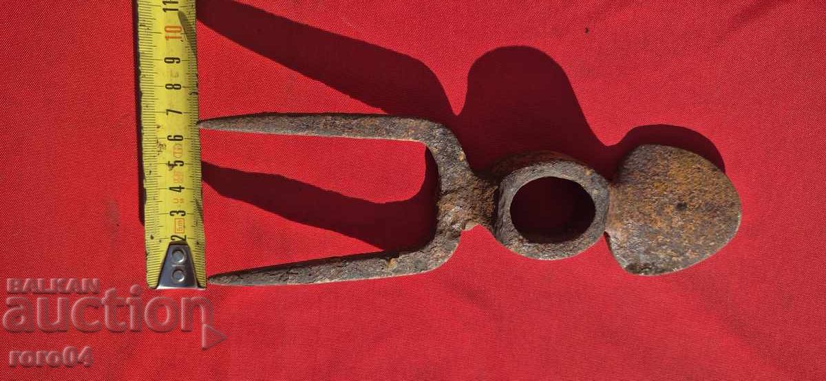 ΠΑΛΑΙΟ ΜΑΣΙΦ ΣΦΥΡΗΛΑΤΟ ΤΣΑΠΙ με τιμή 19.99 BGN | € 10.22