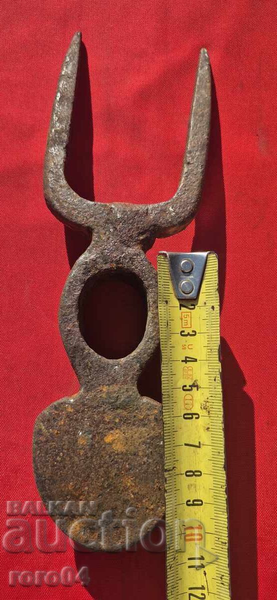 Livrarea SĂPĂLIGĂ VECHE MASIVĂ, FORJATĂ