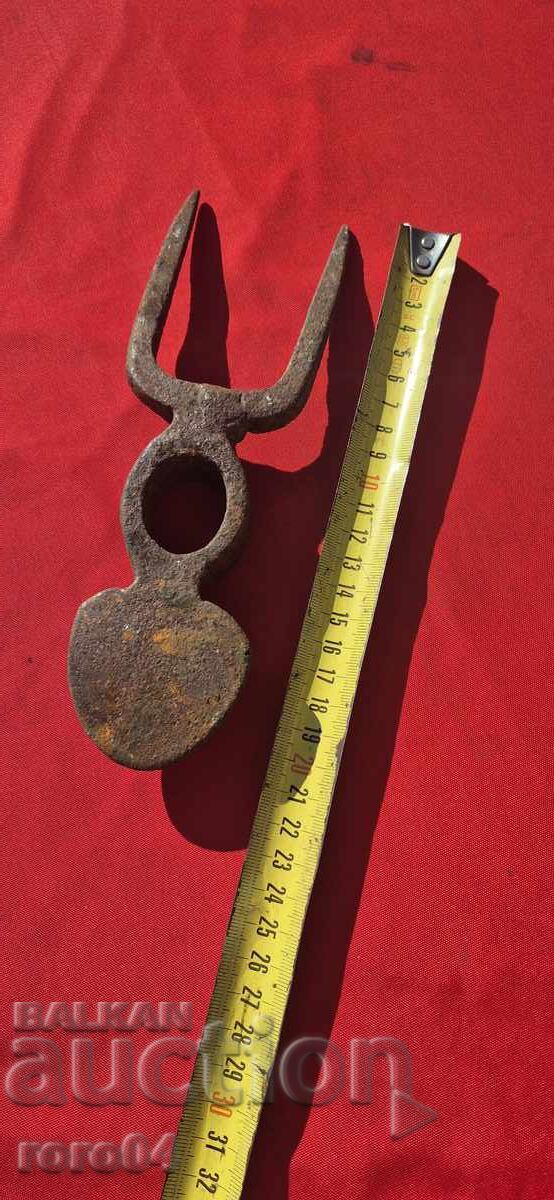 SĂPĂLIGĂ VECHE MASIVĂ, FORJATĂ