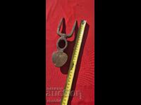 SĂPĂLIGĂ VECHE MASIVĂ, FORJATĂ