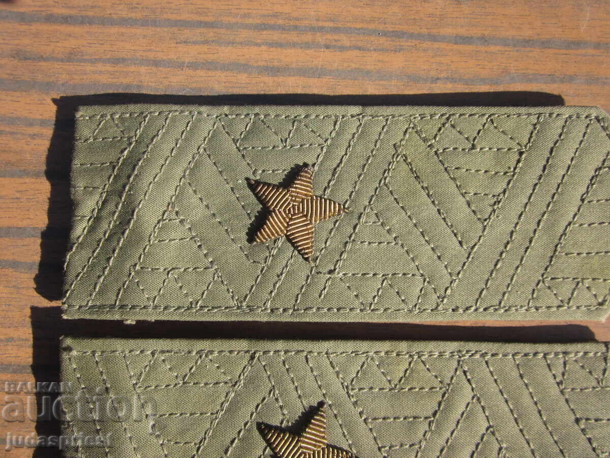 Δημοπρασία Ο Βούλγαρος στρατιωτικός στρατηγός επωμίζεται τον υποστράτηγο από τη Σότσα Δημοπρασία Ο Βούλγαρος στρατιωτικός στρατηγός επωμίζεται τον υποστράτηγο από τη Σότσα