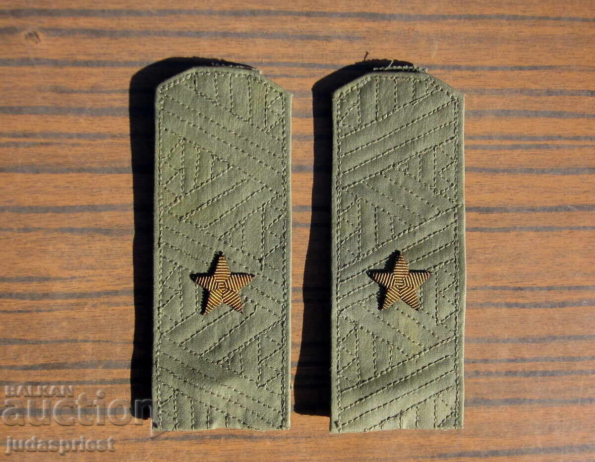 Ο Βούλγαρος στρατιωτικός στρατηγός επωμίζεται τον υποστράτηγο από τη Σότσα Ο Βούλγαρος στρατιωτικός στρατηγός επωμίζεται τον υποστράτηγο από τη Σότσα