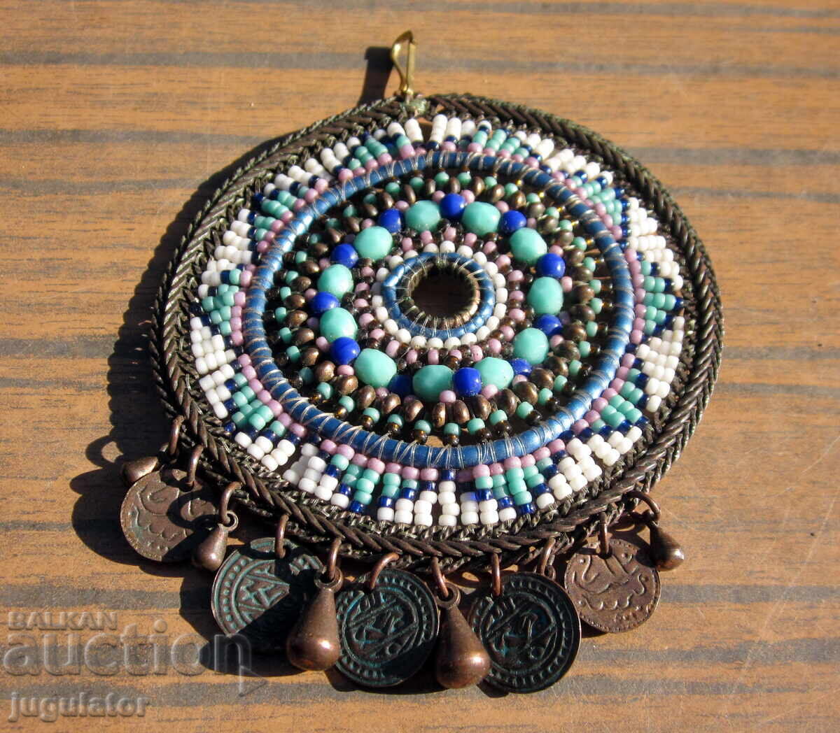 Bŭlgarsko etnografsko fol’kloρικό κόσμημα από γυάλινες χάντρες με τιμή 40.00 BGN | € 20.45 Bŭlgarsko etnografsko fol’kloρικό κόσμημα από γυάλινες χάντρες με τιμή 40.00 BGN | € 20.45