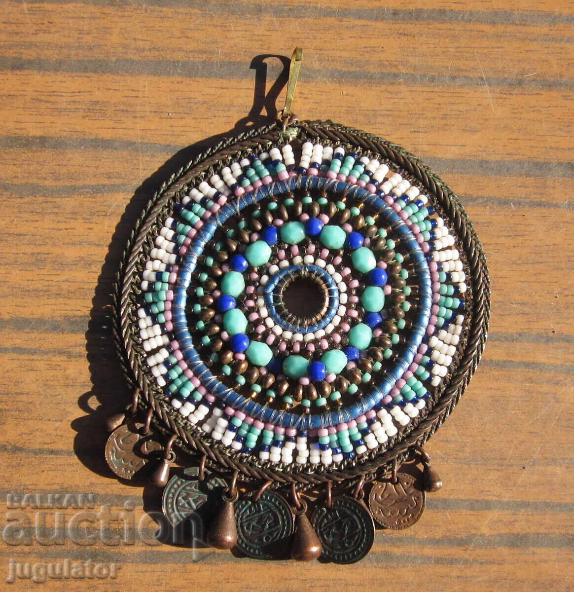 Bŭlgarsko etnografsko fol’kloρικό κόσμημα από γυάλινες χάντρες Bŭlgarsko etnografsko fol’kloρικό κόσμημα από γυάλινες χάντρες