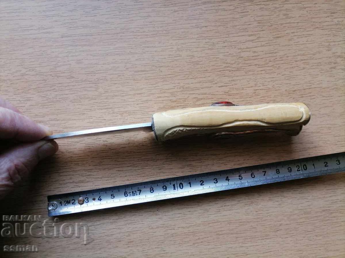 Παράδοση Nozh s rezbovana drŭzhka από τιρκουάζ και κεχριμπάρι