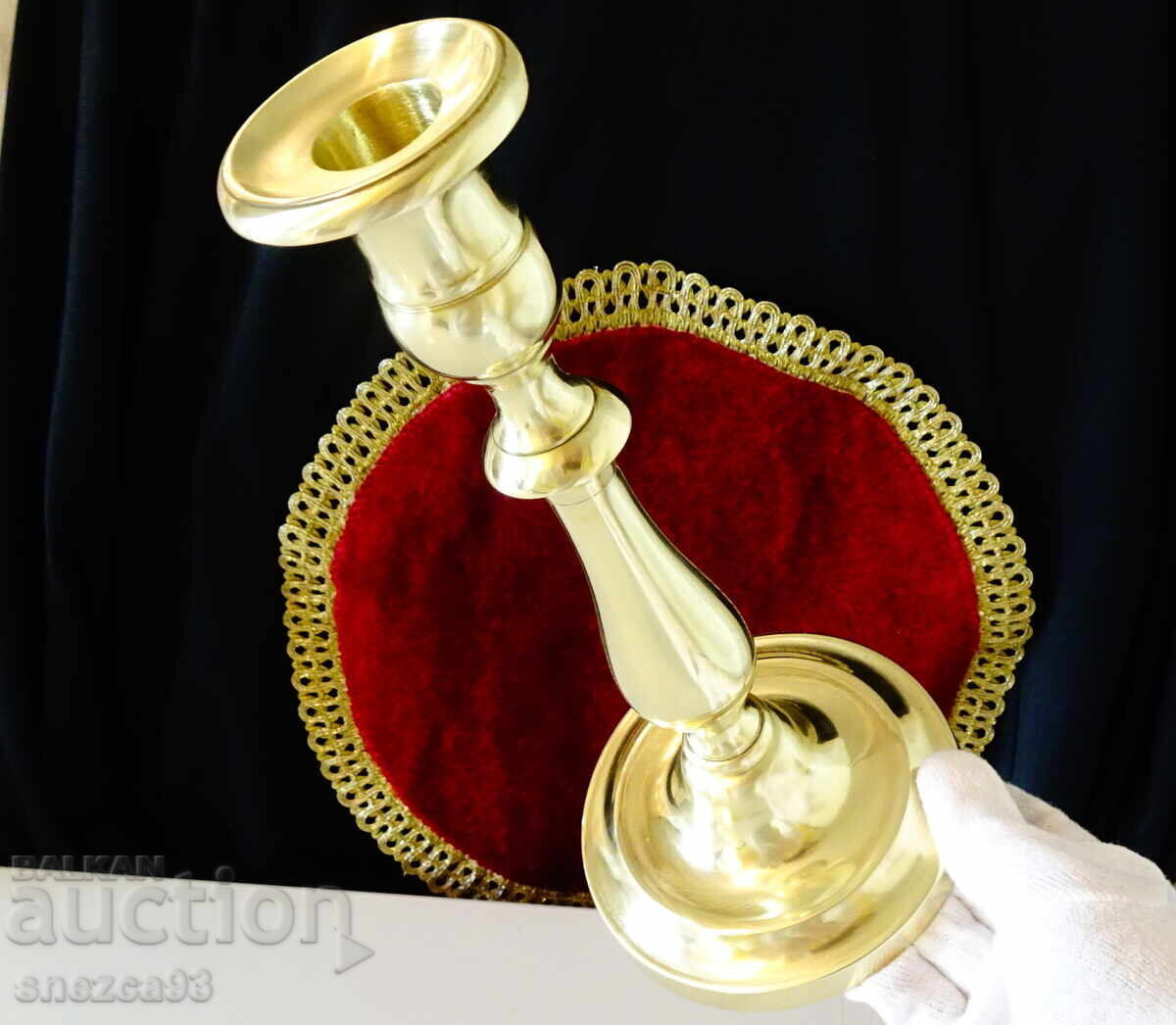 Аукцион Бронзов свещник 25 см.,520 гр.,едуардиански стил. Аукцион Бронзов свещник 25 см.,520 гр.,едуардиански стил.