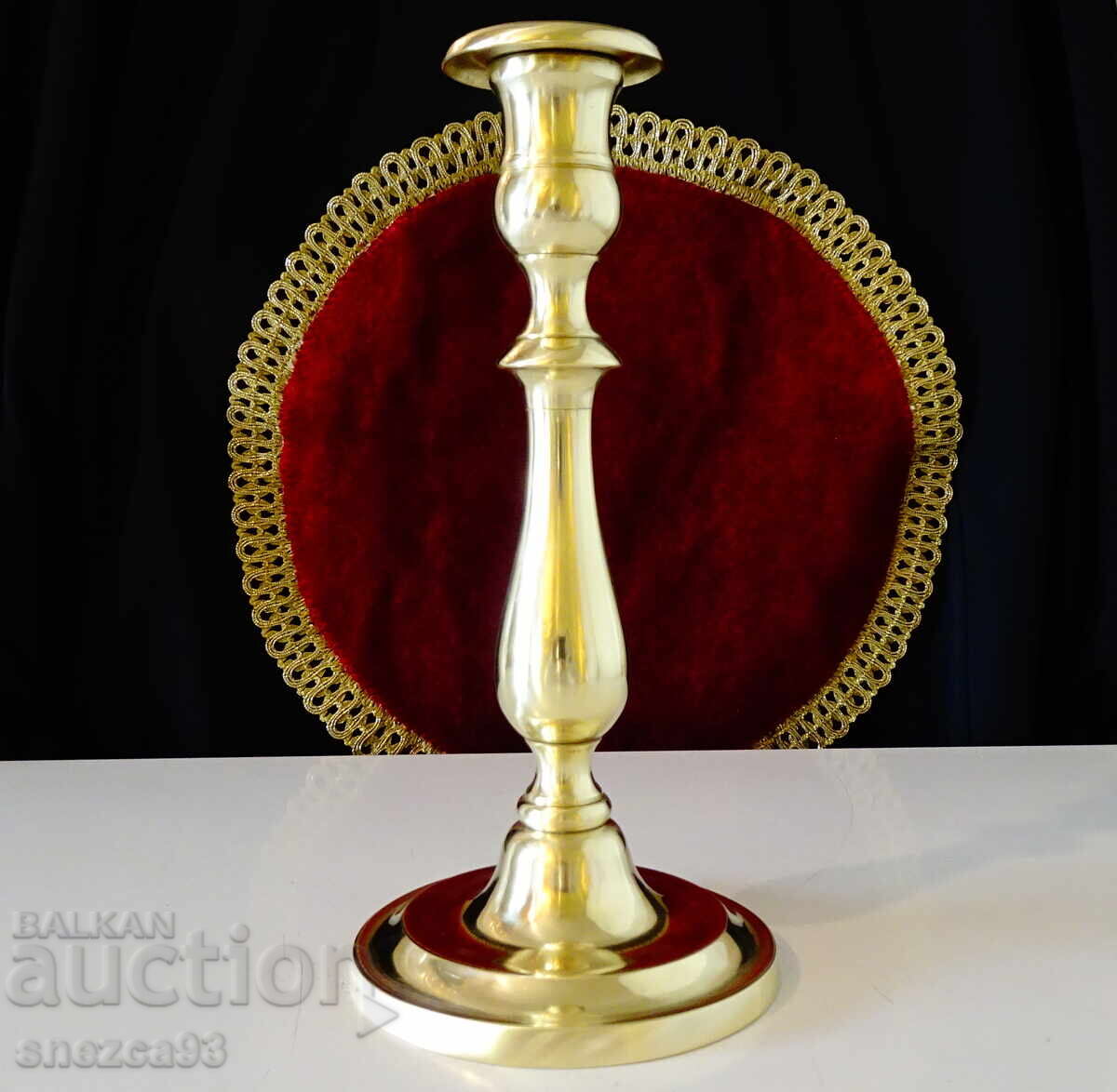 Доставка на Бронзов свещник 25 см.,520 гр.,едуардиански стил. Доставка на Бронзов свещник 25 см.,520 гр.,едуардиански стил.