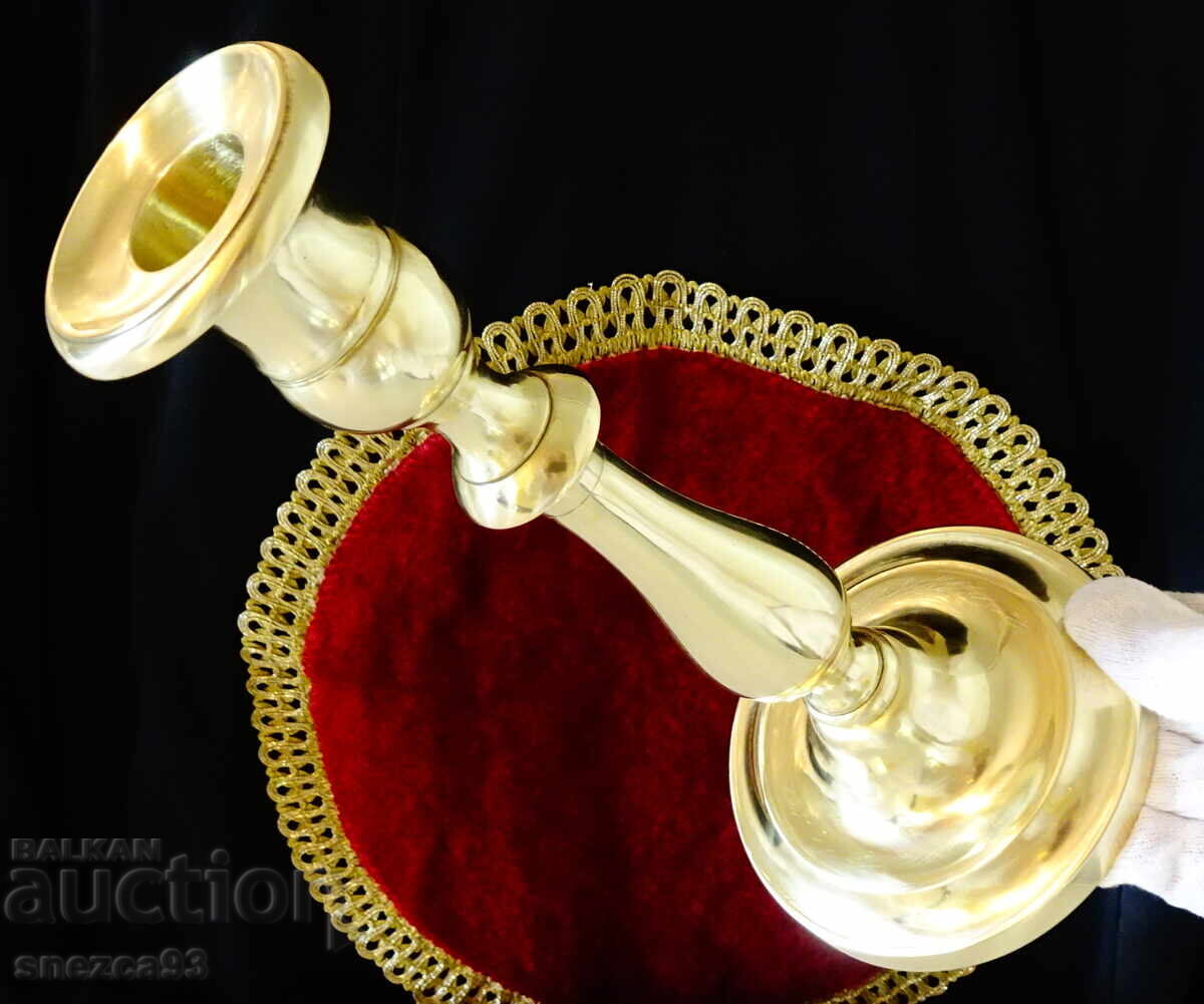 Бронзов свещник 25 см.,520 гр.,едуардиански стил. Бронзов свещник 25 см.,520 гр.,едуардиански стил.