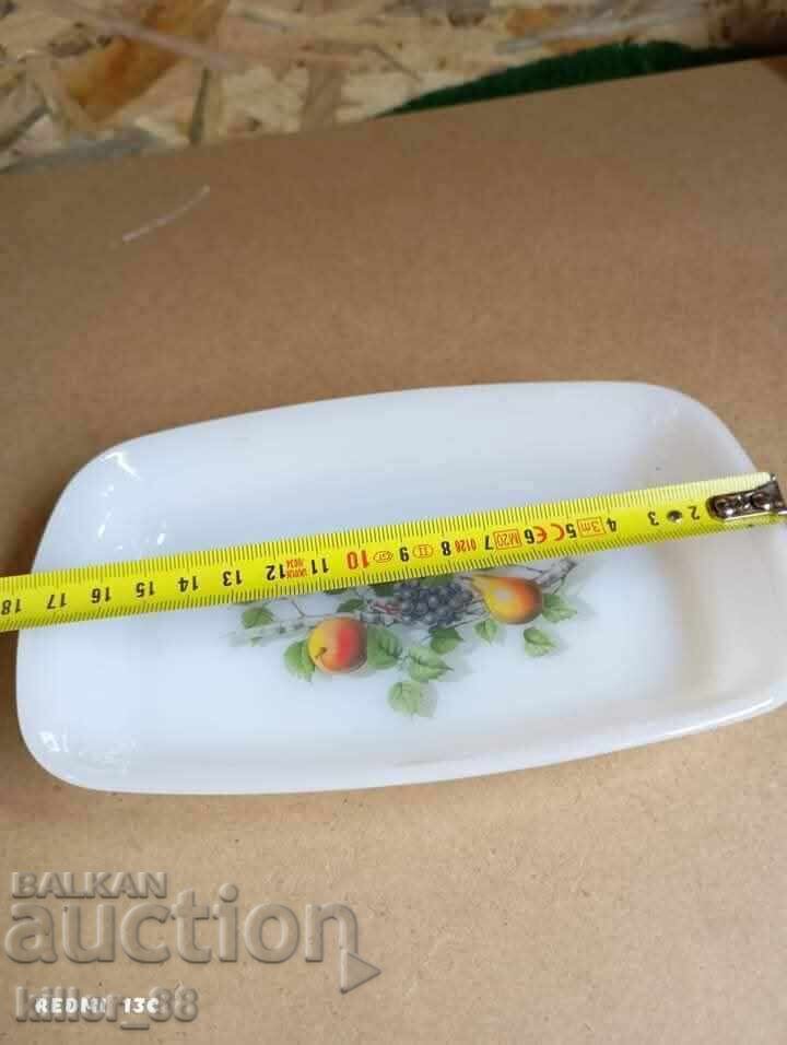 Фруктиера млечно стъкло с цена 12.00 лв. | € 6.14