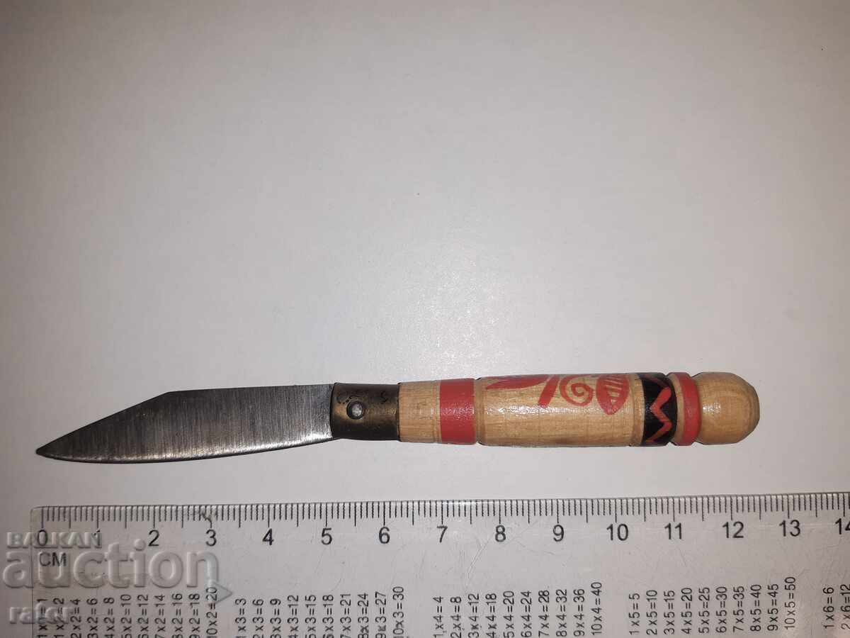 Vechi cuțit, picior