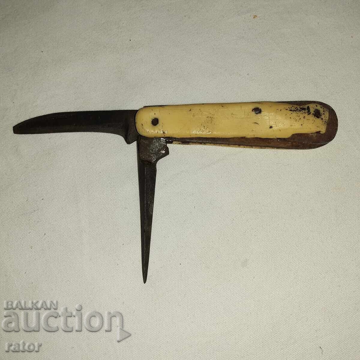 Old knife, leg with price 5.00 BGN | € 2.56 Old knife, leg with price 5.00 BGN | € 2.56