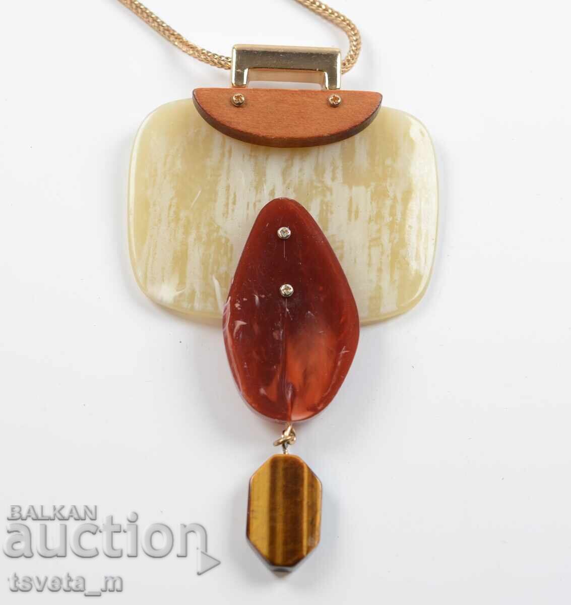 Colier guler cu medalion mare ochi de tigru cu preț 10.00 BGN | € 5.11