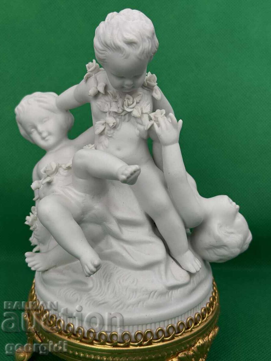 Figurină de porțelan Unter Weiss Bach. Nr. 7412 cu preț 150.00 BGN | € 76.69 Figurină de porțelan Unter Weiss Bach. Nr. 7412 cu preț 150.00 BGN | € 76.69
