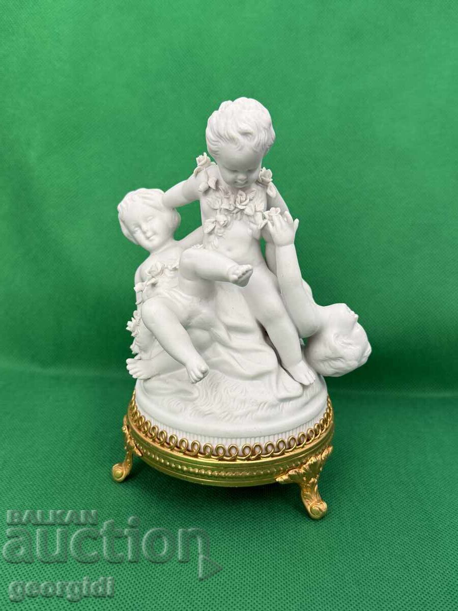 Figurină de porțelan Unter Weiss Bach. Nr. 7412 Figurină de porțelan Unter Weiss Bach. Nr. 7412