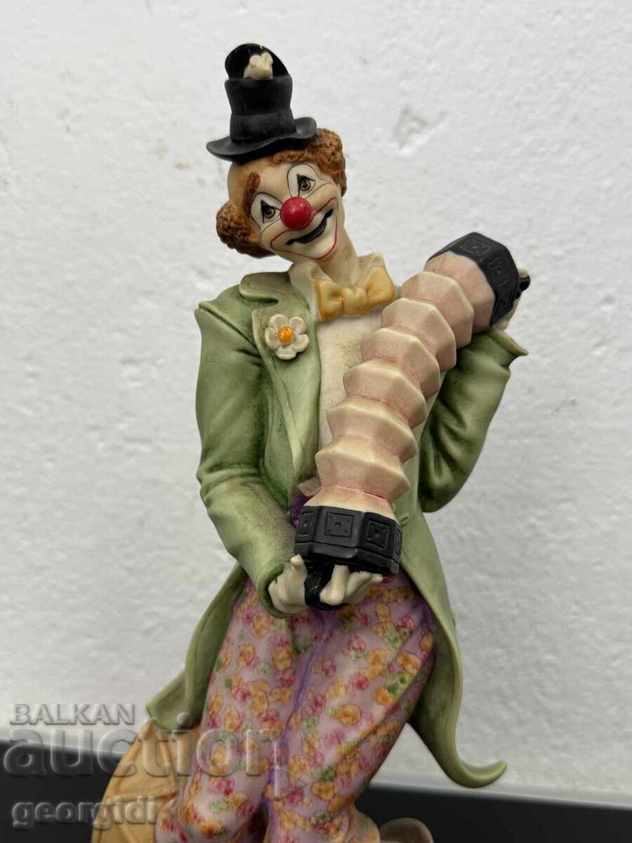 Στατούετα κλόουν Τζουζέπε Αρμάνι με ακορντεόν. Νο. 7413 με τιμή 350.00 BGN | € 178.95