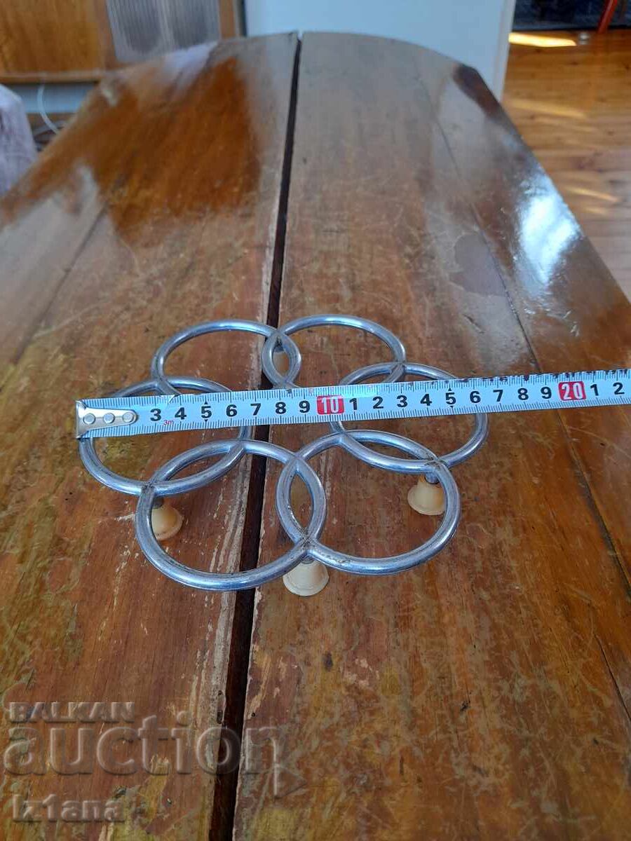 Стара поставка за топли предмети с цена 22.00 лв. | € 11.25