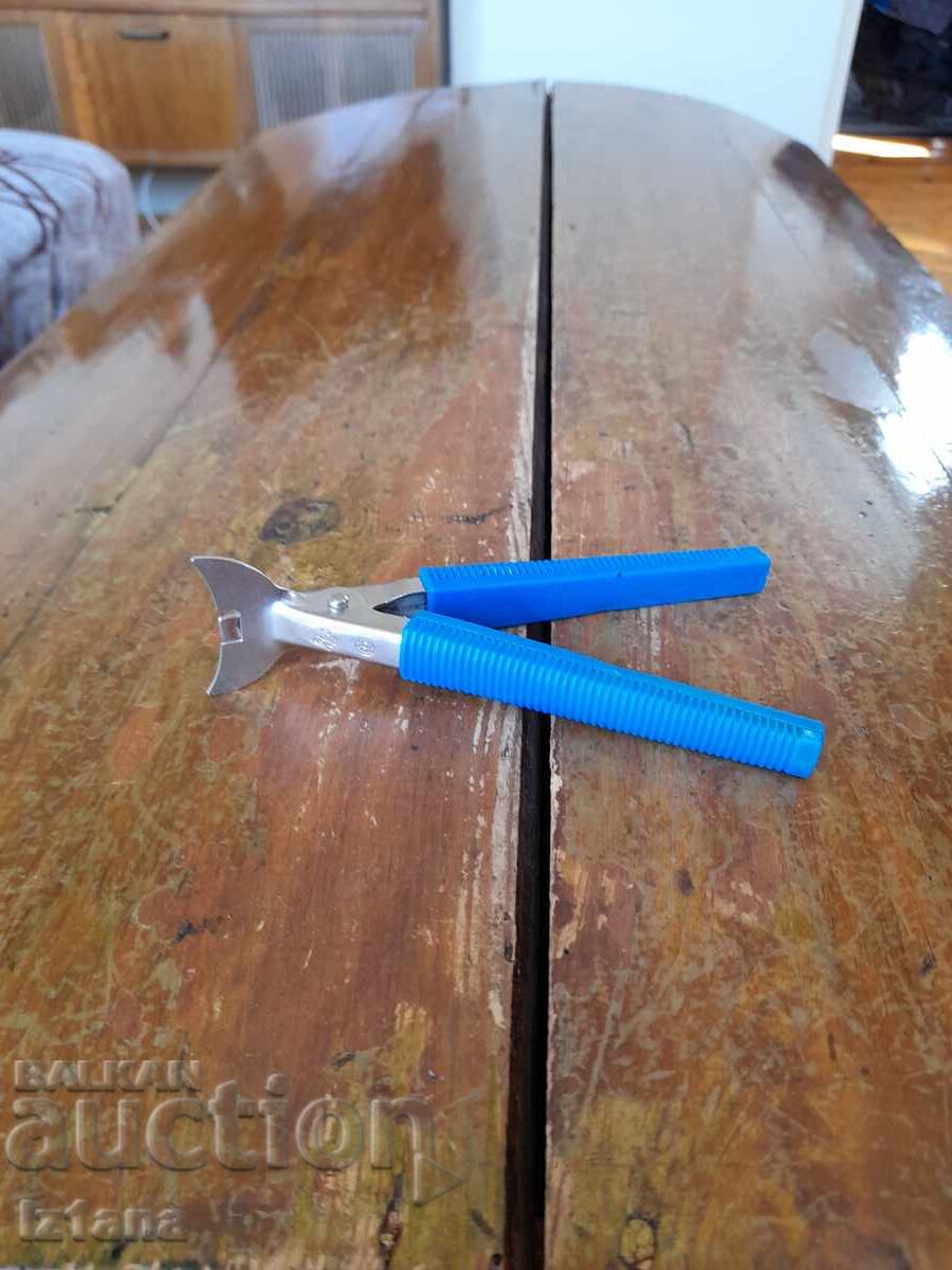 Ένα παλιό ανοιχτήρι βάζων Ένα παλιό ανοιχτήρι βάζων