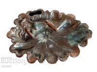 Cenușar antic din cupru cu basorelief - fată culcată