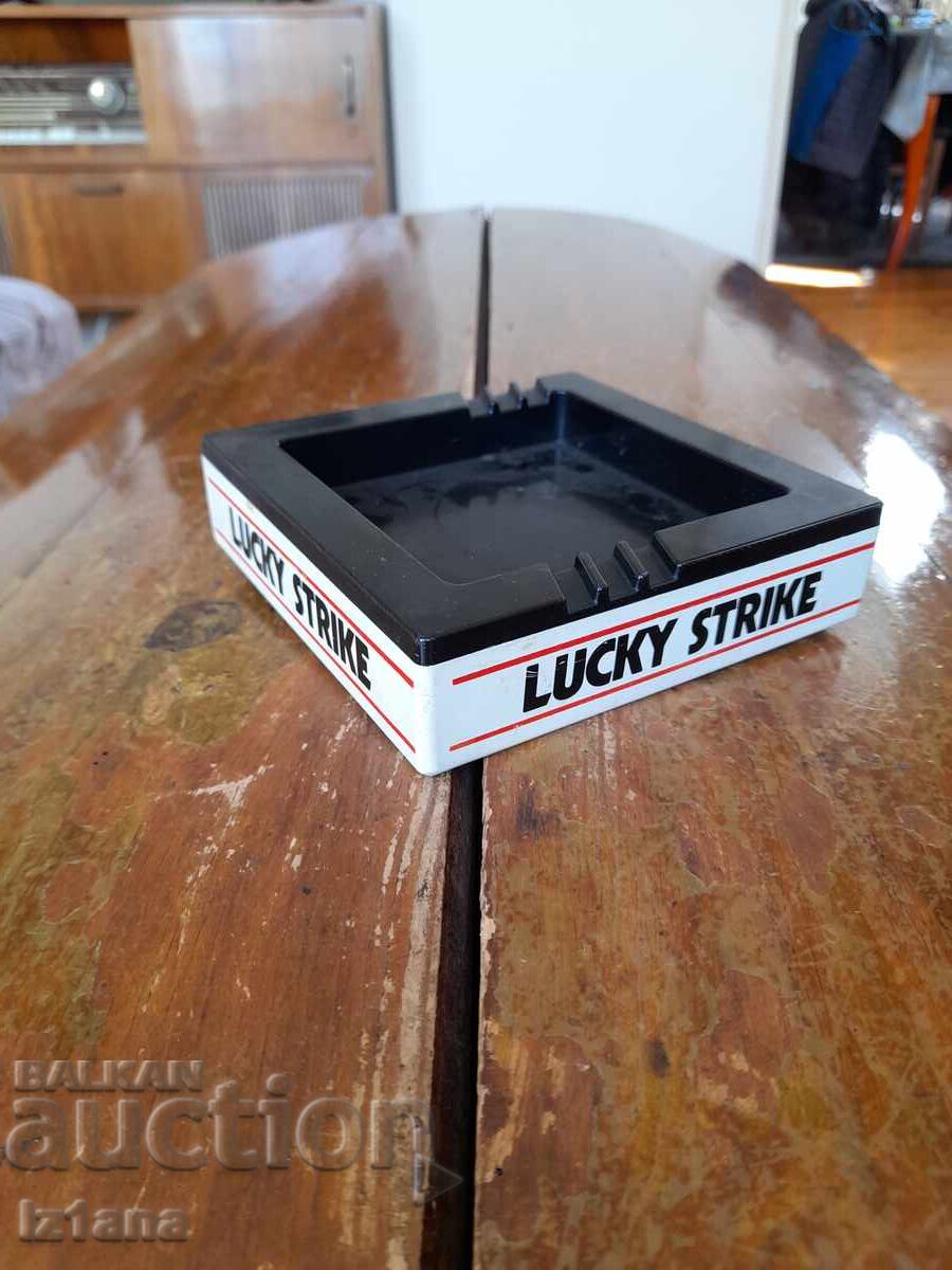scrumieră veche Lucky Strike cu preț 37.00 BGN | € 18.92