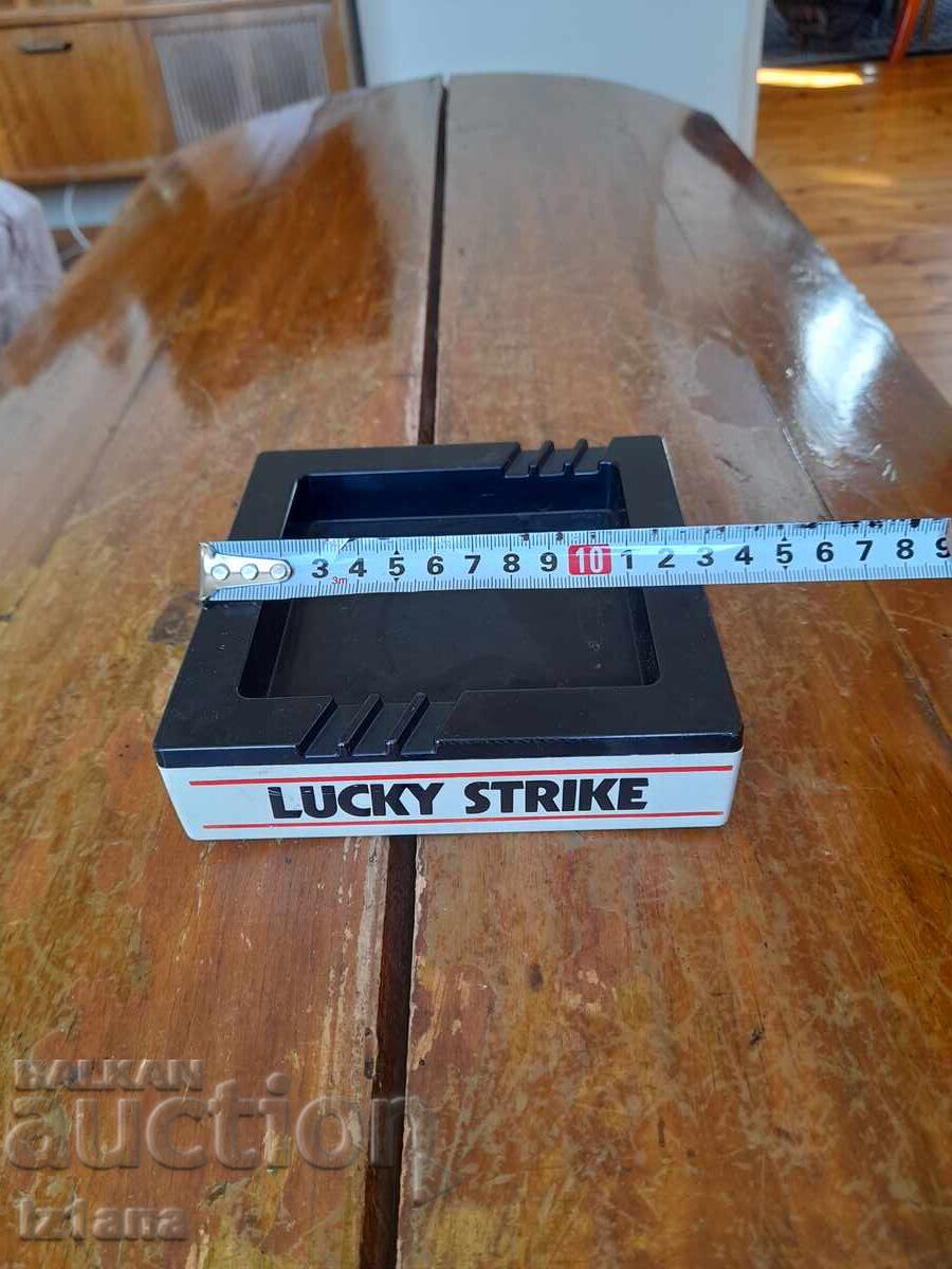 Licitație scrumieră veche Lucky Strike