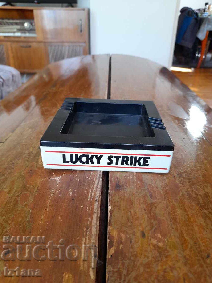 scrumieră veche Lucky Strike