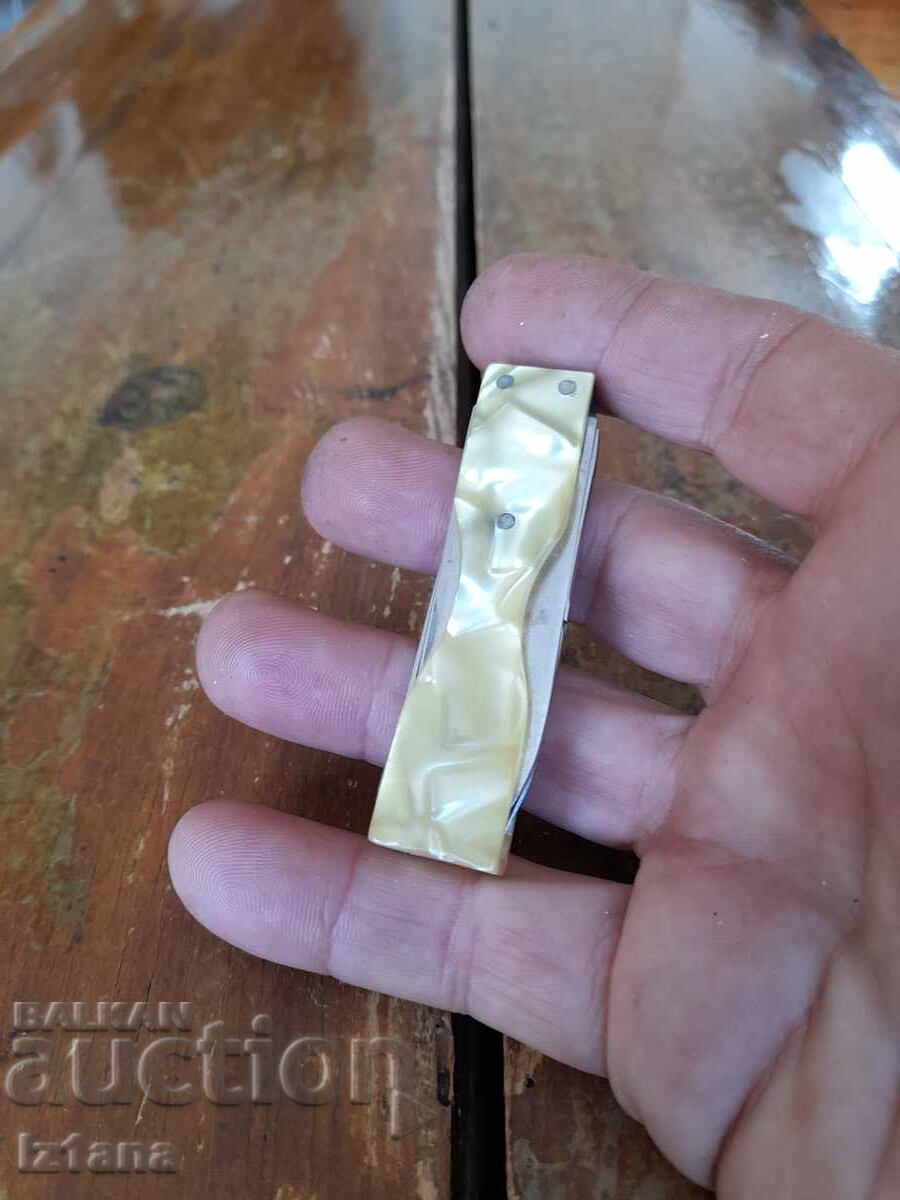 Παλιό Γυναικείο Τσεπωτό Μαχαίρι, εργαλεία για νύχια με τιμή 50.00 BGN | € 25.56 Παλιό Γυναικείο Τσεπωτό Μαχαίρι, εργαλεία για νύχια με τιμή 50.00 BGN | € 25.56