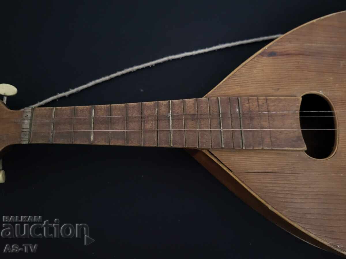 Auction  Old Tambura