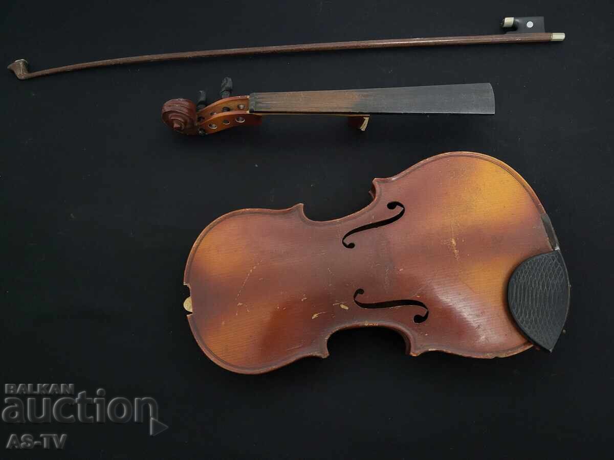 Ένα παλιό βιολί με τιμή 59.00 BGN | € 30.17