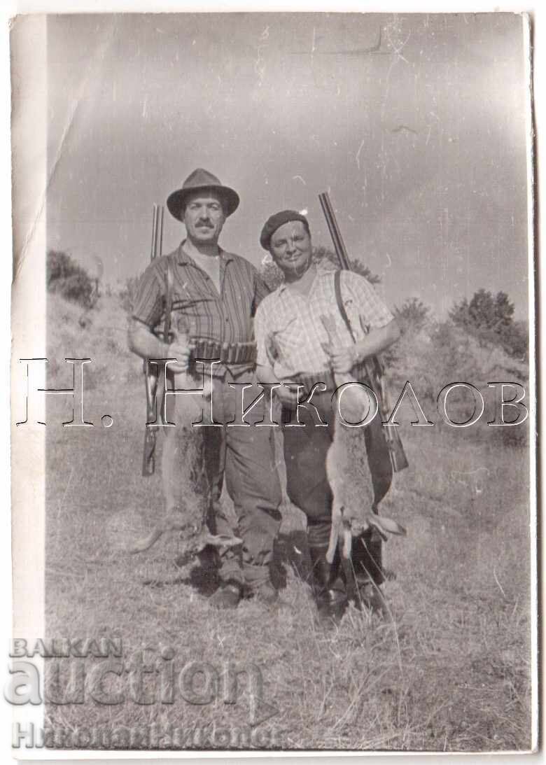 Lot of 2 small old photos, hare hunting, hunter, rifle E478