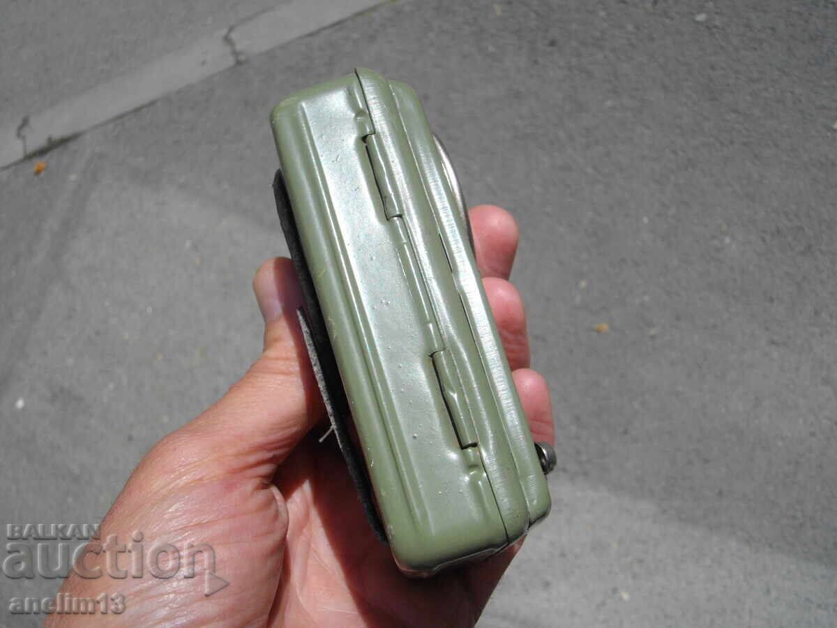 Delivery of MILITARY FLASHLIGHT NEW MINT 1