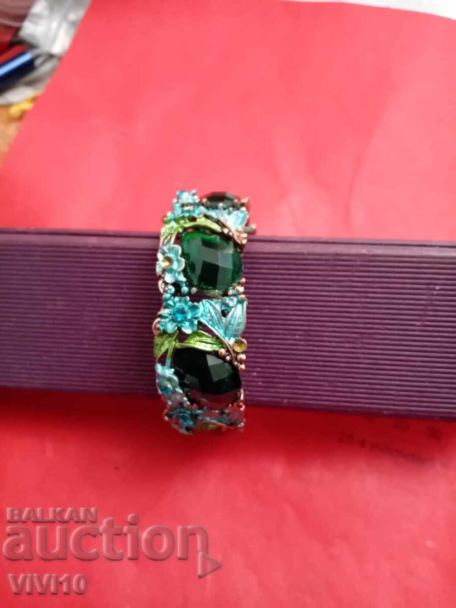 Brățară veche cu pietre și email cu preț 60.00 BGN | € 30.68