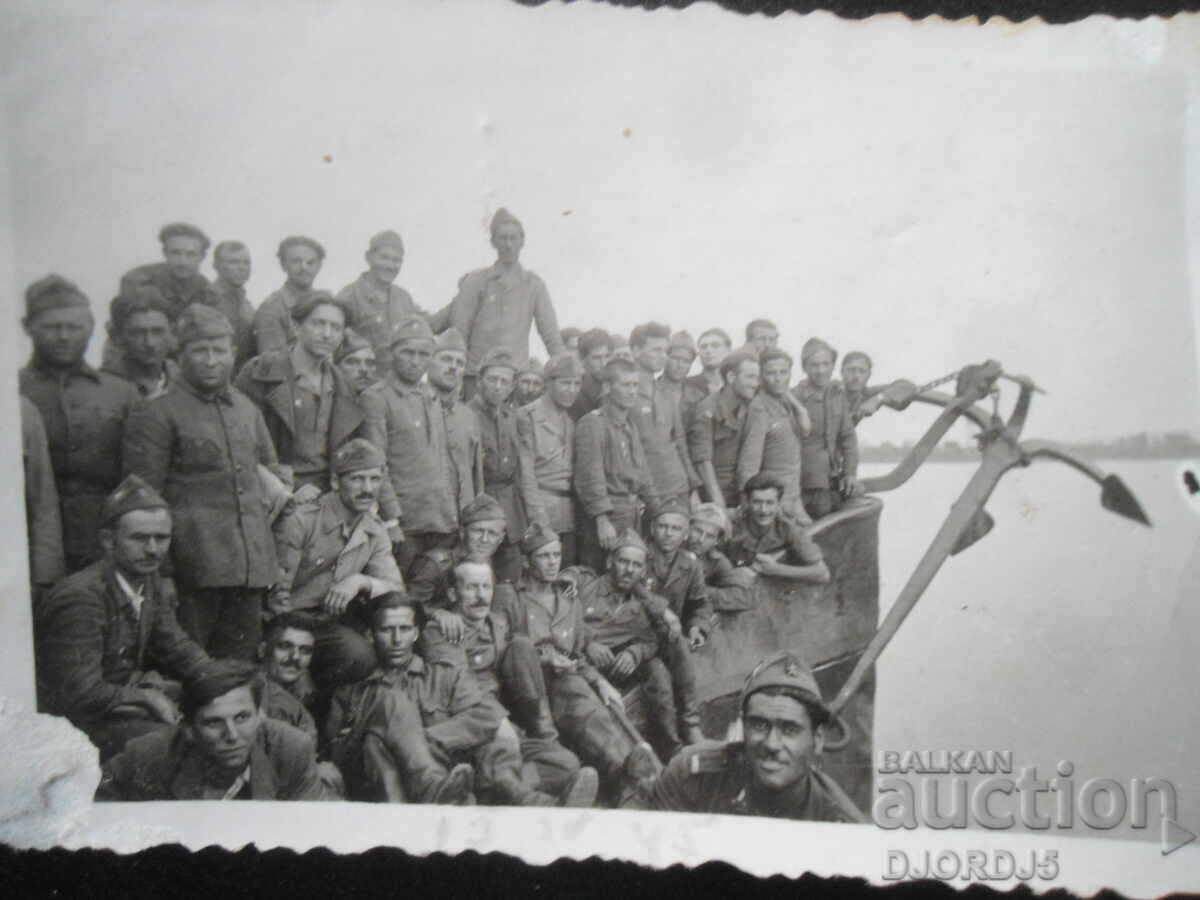 Fotografie veche, Traversarea Dunării, 15.IV.1945 Fotografie veche, Traversarea Dunării, 15.IV.1945