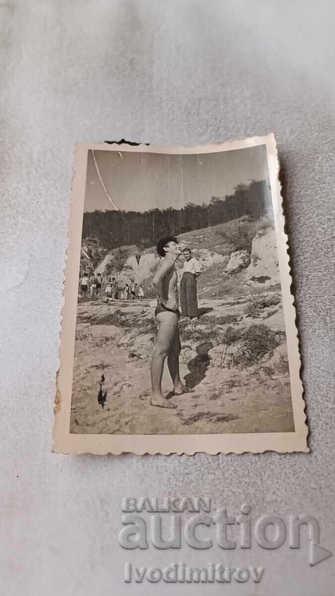 Foto Bărbat în costum de baie Foto Bărbat în costum de baie