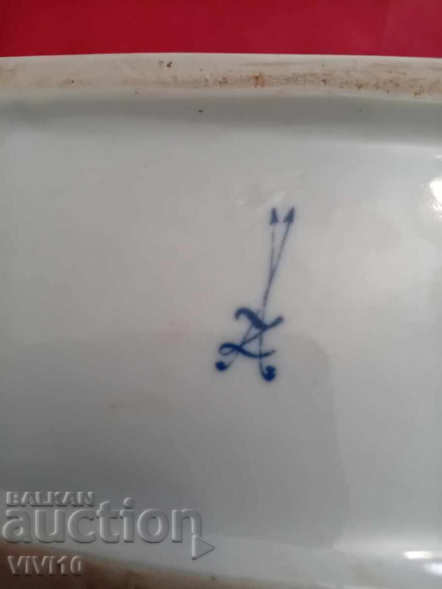 Αρχαίο πορσελάνινο κουτί με τιμή € 65.00 | 127.13 BGN