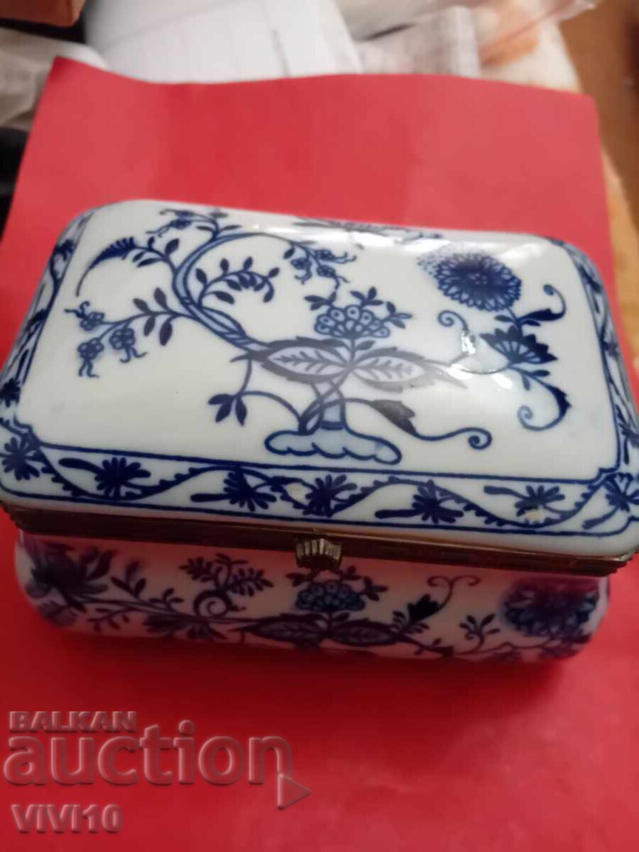 Cutie de porțelan veche