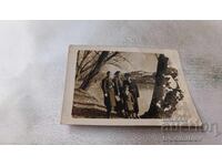 Снимка Ямболъ Три жени и момче покрай река Тунджа 1937