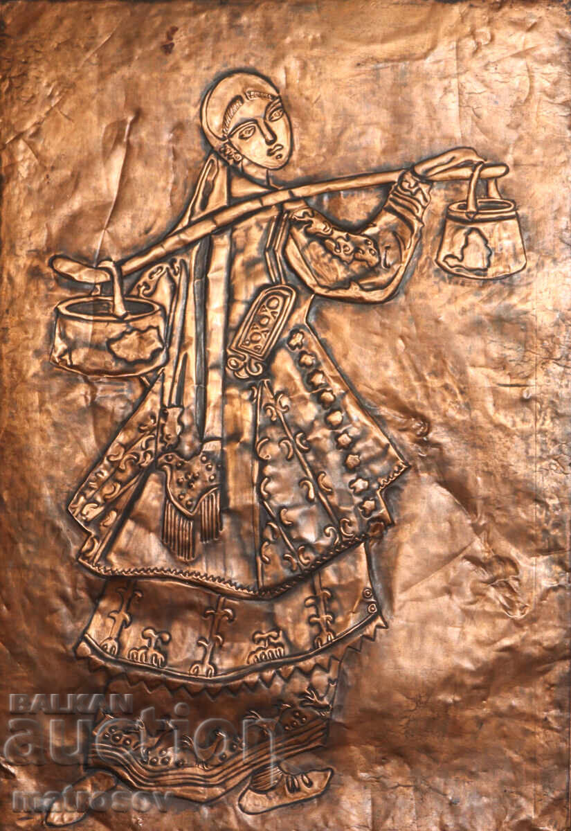 Plachetă de miere artistică basorelief, femeie în costum popular cu preț 200.00 BGN | € 102.26