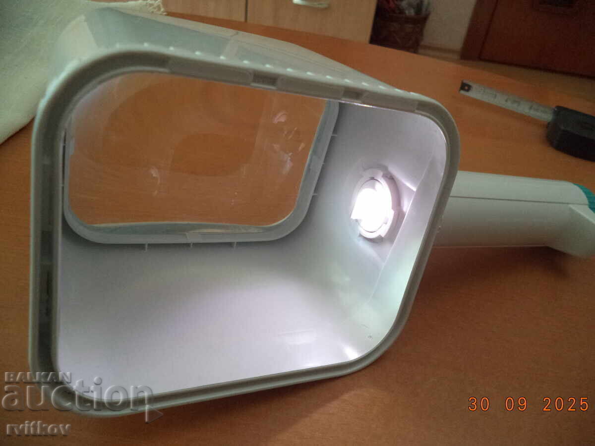 Delivery of SCHWEIZER 8 diopter magnifying glass with LED lighting