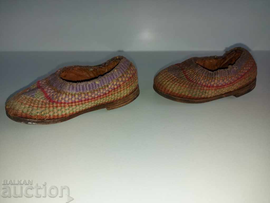 OLD 100 ΕΤΩΝ ΠΑΙΔΙΚΑ ΠΑΠΟΥΤΣΙΑ ΠΑΠΟΥΤΣΙΑ TRANDFORKS με τιμή 65.00 BGN | € 33.23