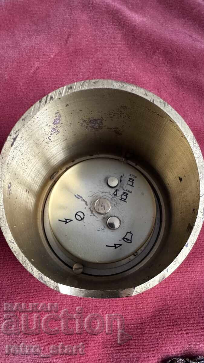 Аукцион PONTIF Швейцарски месингов настолен часовник. Работи, звъни! Аукцион PONTIF Швейцарски месингов настолен часовник. Работи, звъни!