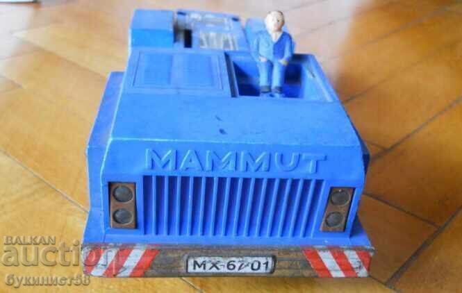 Tractor de tablă mare "Mammut" cu preț 15.00 BGN | € 7.67