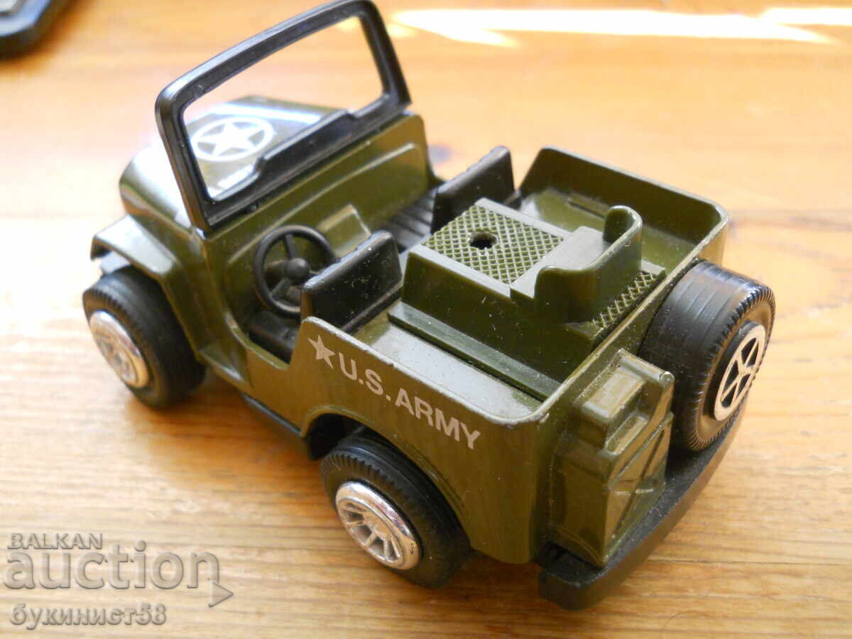 Licitație Cărucior din tablă - jeep "US Army". Licitație Cărucior din tablă - jeep "US Army".