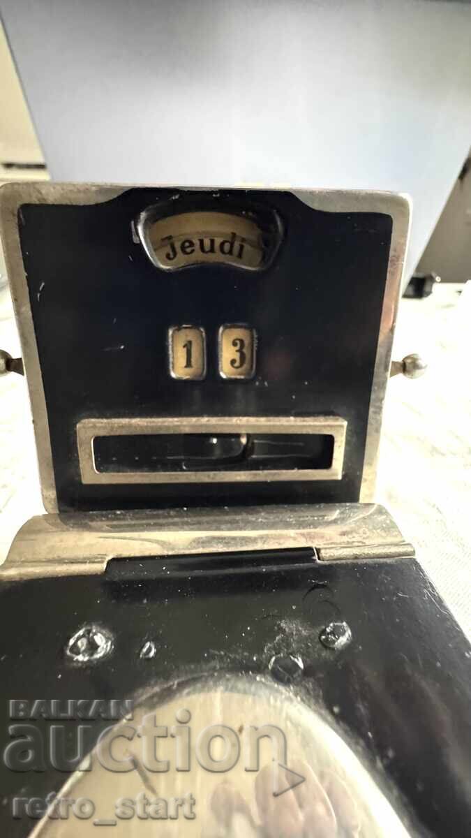 D.R.G.M. Calendar antic, suport de foi și birou cu preț 85.00 BGN | € 43.46