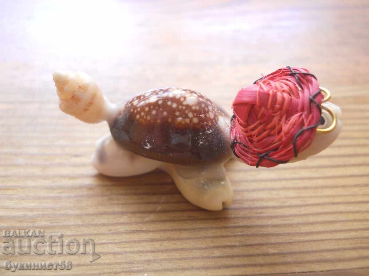 Auction  Turtle made of shells (miniature)
