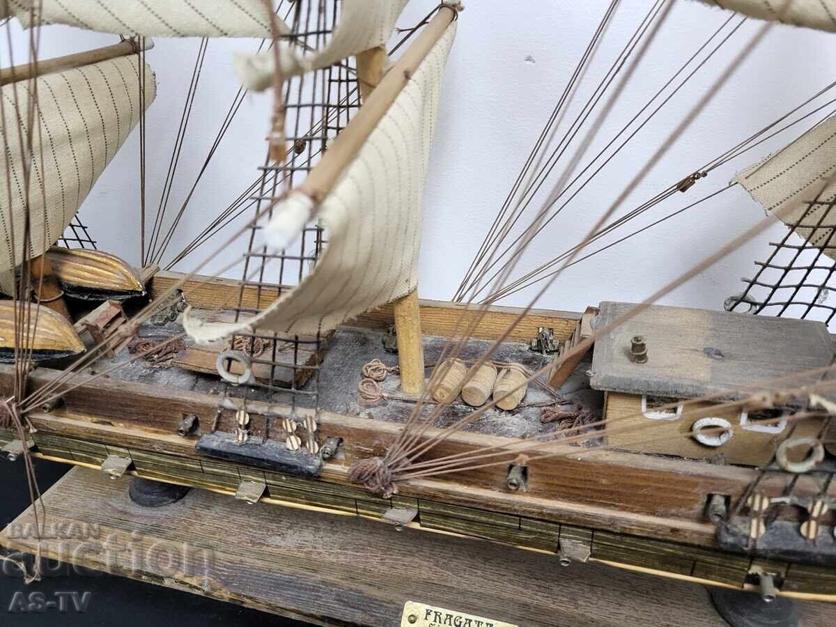 Аукцион Голям дървен Кораб Фрегата 85/61 см