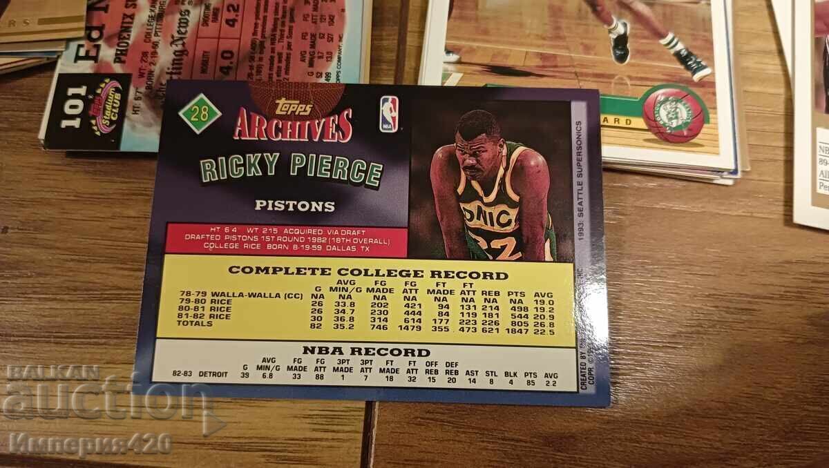 Cărți NBA retro de la începutul anilor '90, cu vedete de baschet